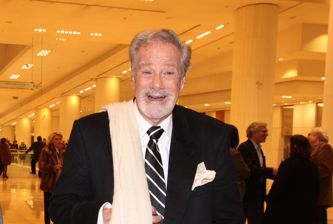 Απεβίωσε ο Ντίμης Κρίτσας, ο σχεδιαστής που έντυσε τις διασημότερες σταρ Ελλάδας και Χόλιγουντ