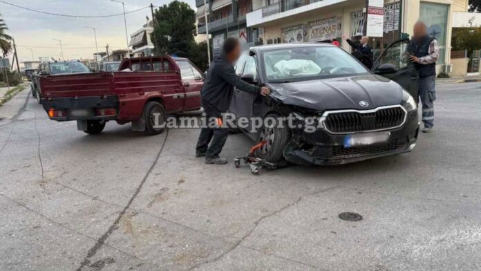 Σοβαρή σύγκρουση σε ριψοκίνδυνη διασταύρωση της Λαμίας – Δείτε φωτογραφίες
