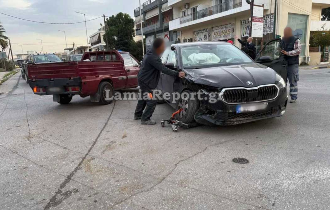 Σοβαρή σύγκρουση σε ριψοκίνδυνη διασταύρωση της Λαμίας – Δείτε φωτογραφίες