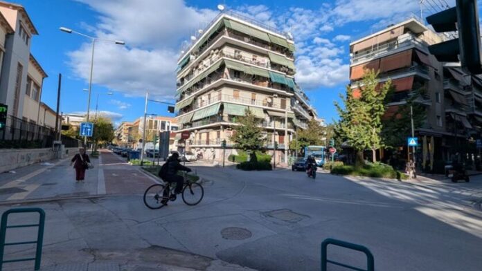 Περιφέρεια Αττικής παραδίδει στην κυκλοφορία οδικά τμήματα της Λάρισας