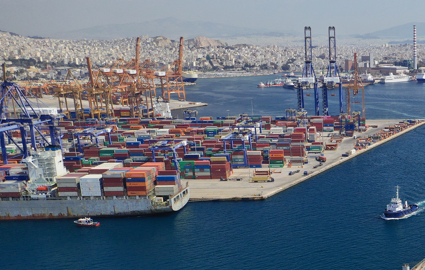 Ο Πειραιάς πρωταγωνιστής στη ναυτιλιακή ανάκαμψη – Ισορροπία στη Διώρυγα του Σουέζ, ανησυχίες για πειρατεία στη Σομαλία