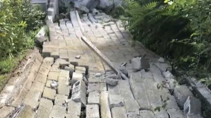 Με τον φόβο κατολισθήσεων ζουν οι κάτοικοι στα Βαλτόνερα Φλώρινας – «Χωρίς απαλλοτρίωση από την πολιτεία, πώς θα απομακρυνθούν οι άνθρωποι;»