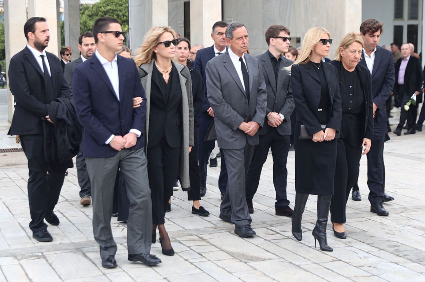 Οικογένεια και φίλοι είπαν το τελευταίο αντίο στον Πάνο Μαρινόπουλο στο Α’ Νεκροταφείο Αθηνών – Δείτε εικόνες