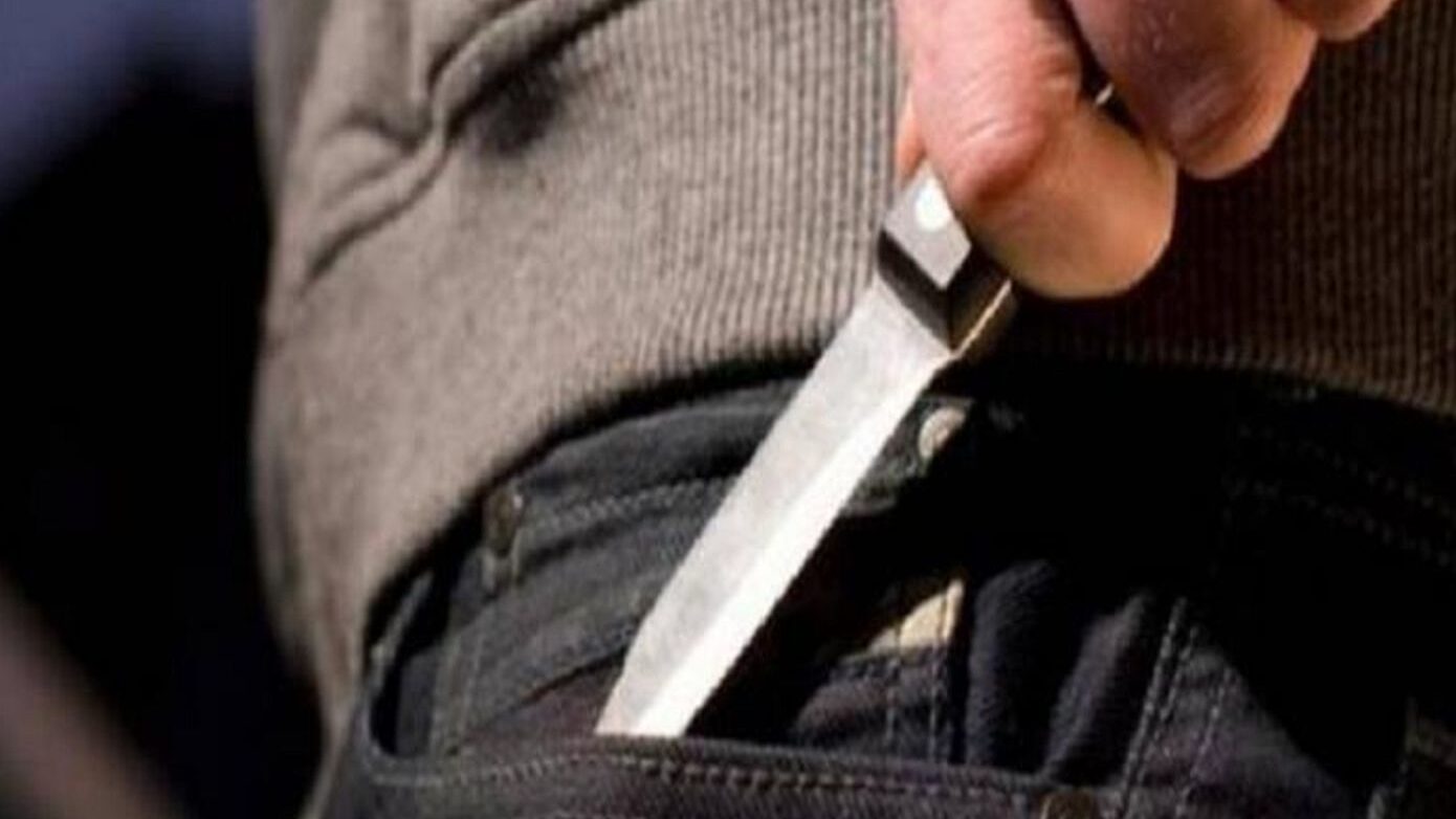 Νέο Ηράκλειο: Σύγκρουση ανηλίκων έξω από σχολείο για μια κοπέλα – Ένας εντοπίστηκε με πτυσσόμενο μαχαίρι