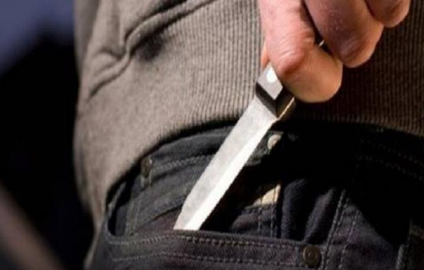 Νέο Ηράκλειο: Σύγκρουση ανηλίκων έξω από σχολείο για μια κοπέλα – Ένας εντοπίστηκε με πτυσσόμενο μαχαίρι