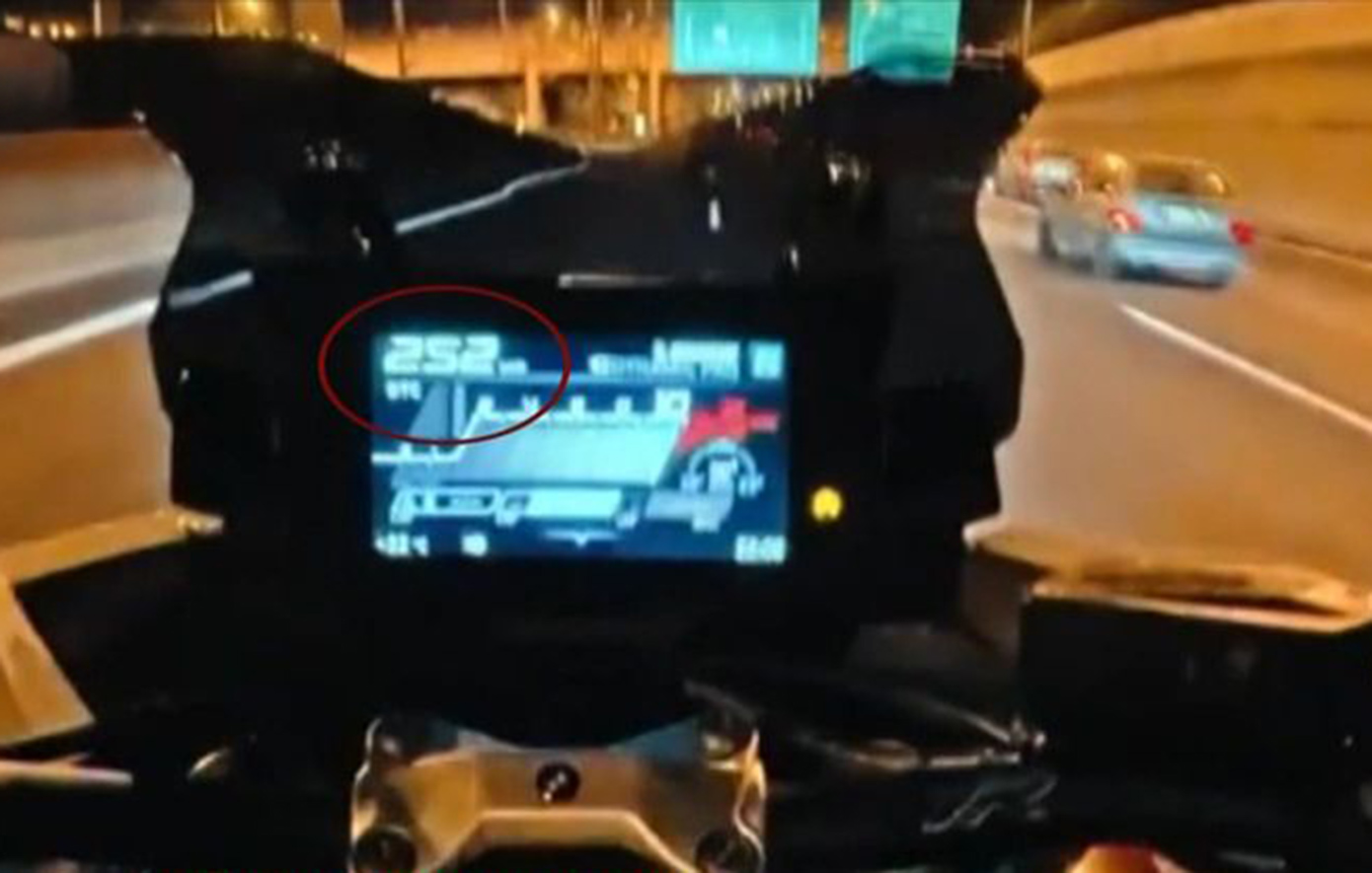 Εντοπίστηκαν οι δύο μοτοσικλετιστές που κινούνταν με πάνω από 250 χλμ/ώρα στην Αττική Οδό