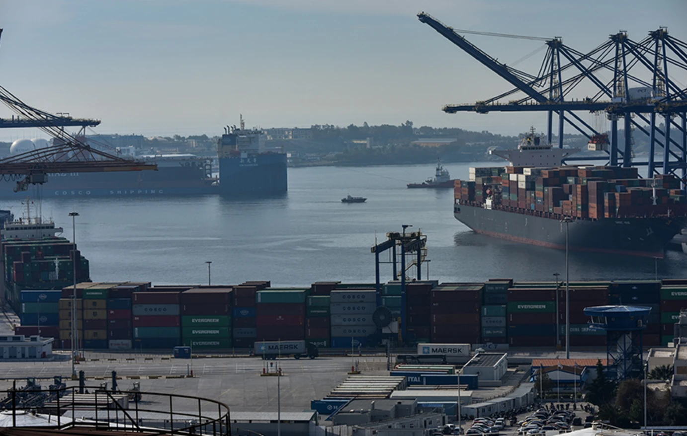 Συλλήψεις για παράνομη ανάθεση διοίκησης πλοίου στο Πέραμα