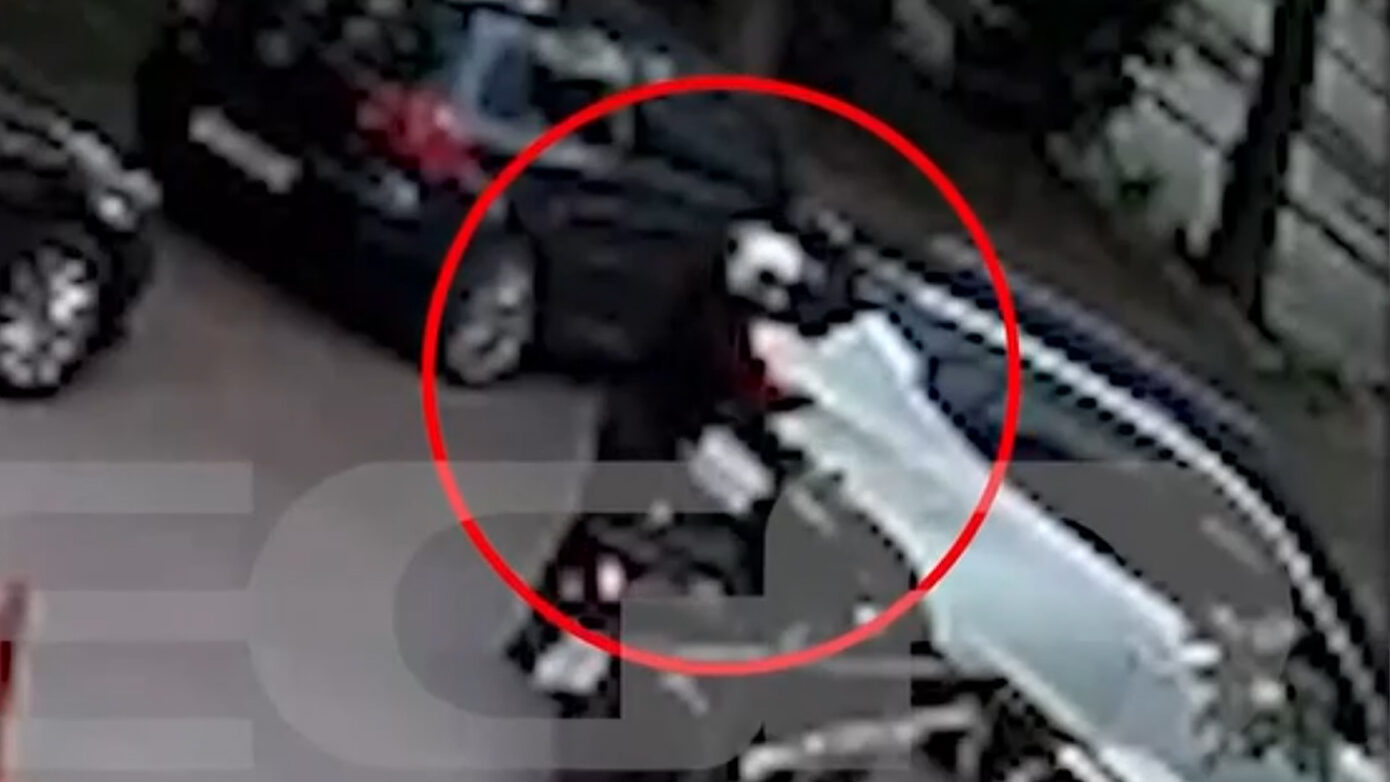 Η στιγμή που ο 29χρονος ξυλοκοπεί τον οδηγό στον Νέο Κόσμο – 15 χτυπήματα στο κεφάλι σε 11 δευτερόλεπτα