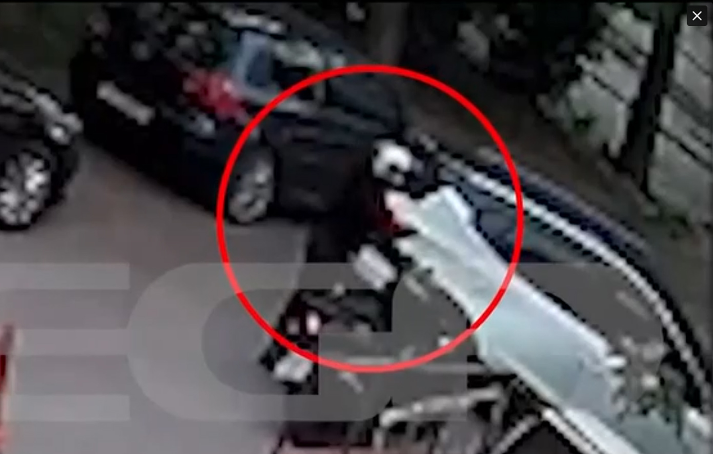 Η στιγμή που ο 29χρονος ξυλοκοπεί τον οδηγό στον Νέο Κόσμο – 15 χτυπήματα στο κεφάλι σε 11 δευτερόλεπτα