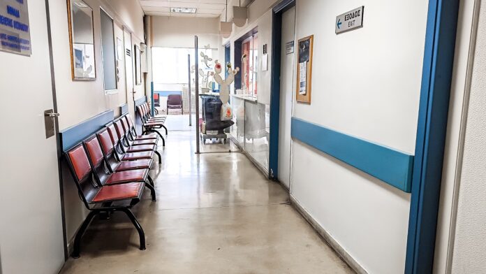 “Δεν αποδέχτηκε πρόκληση, ήταν από τα καλύτερα παιδιά, δηλώνει ο παππούς του 22χρονου που πέθανε μετά την κατανάλωση μπέργκερ”