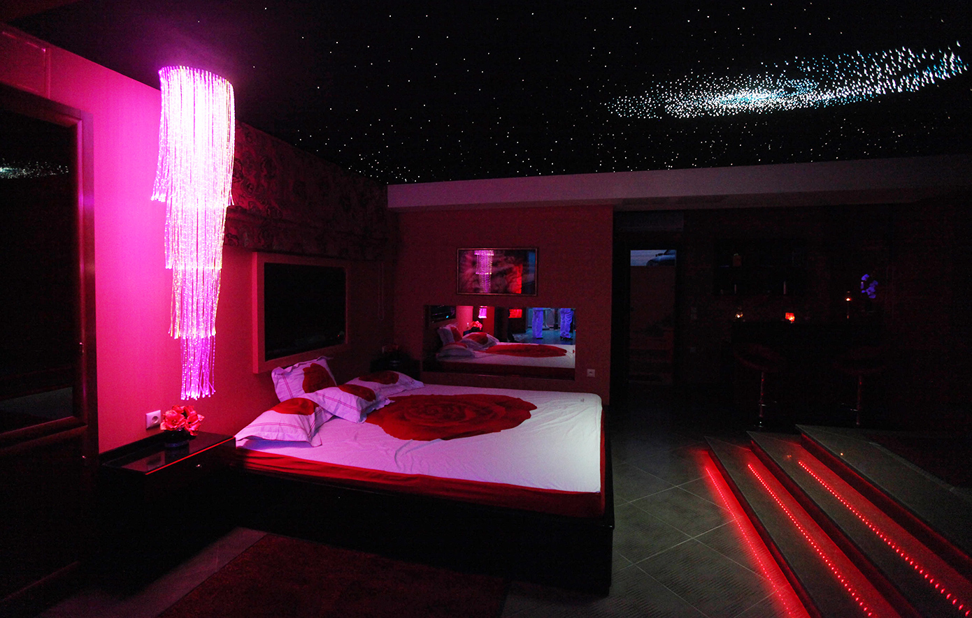 Επιχειρήσεις της ΕΛΑΣ σε οίκους ανοχής στην Αθήνα – Συλλήψεις 15 γυναικών