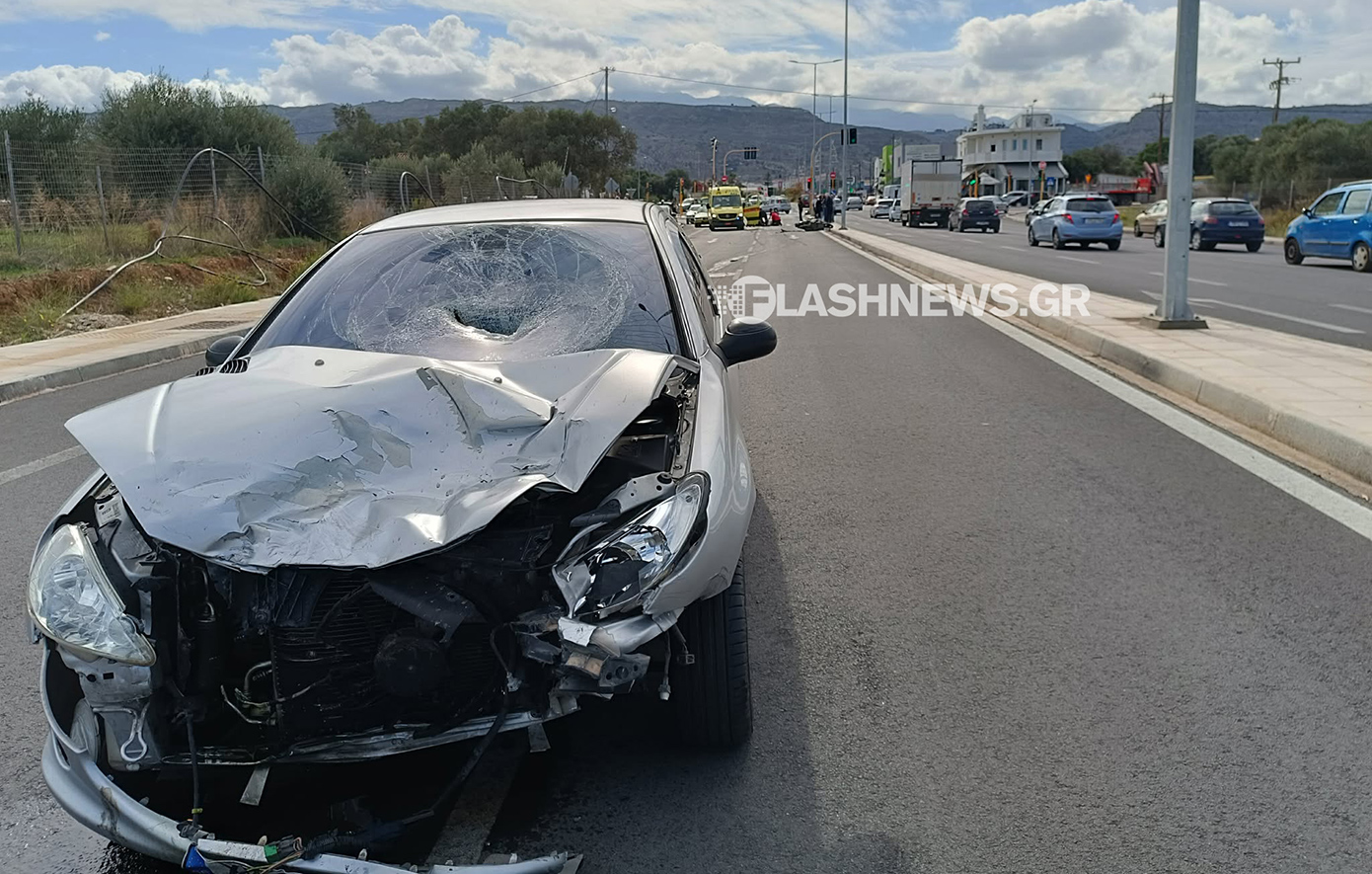 Σοβαρό ατύχημα στα Χανιά: Γυναίκα μοτοσικλετίστρια συγκρούστηκε με παρμπρίζ αυτοκινήτου και βρέθηκε στο οδόστρωμα
