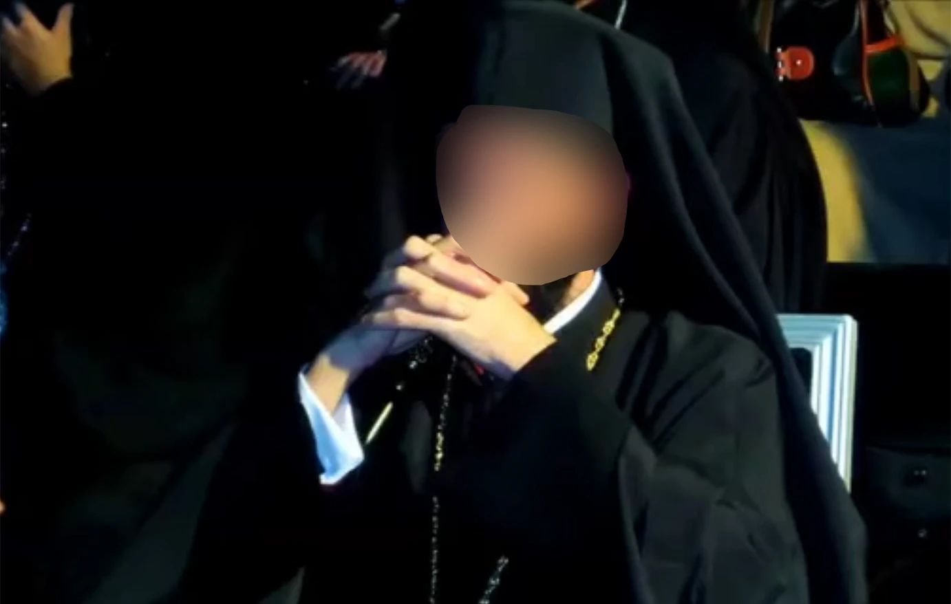 Η συνομιλία του ψευδοαρχιεπίσκοπου με τον τρίτο ρασοφόρο μετά τη σύλληψή του