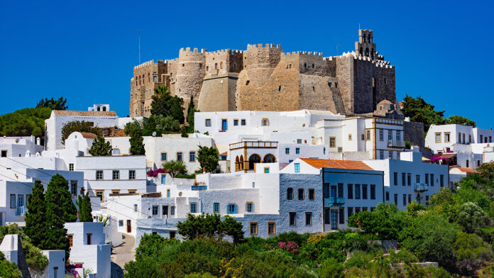 Πάτμος: Πρόστιμο 17.820€ στον Δήμο για αδράνεια στον βιολογικό καθαρισμό και θαλάσσια ρύπανση
