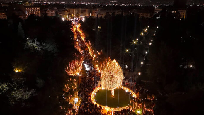 Ανανεωμένο το χριστουγεννιάτικο χωριό στο Πεδίον του Άρεως – Πότε ανοίγει ξανά τις πύλες του
