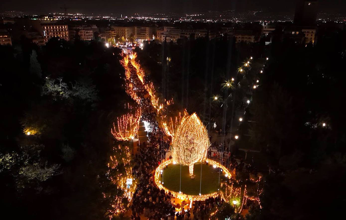 Ανανεωμένο το χριστουγεννιάτικο χωριό στο Πεδίον του Άρεως – Πότε ανοίγει ξανά τις πύλες του