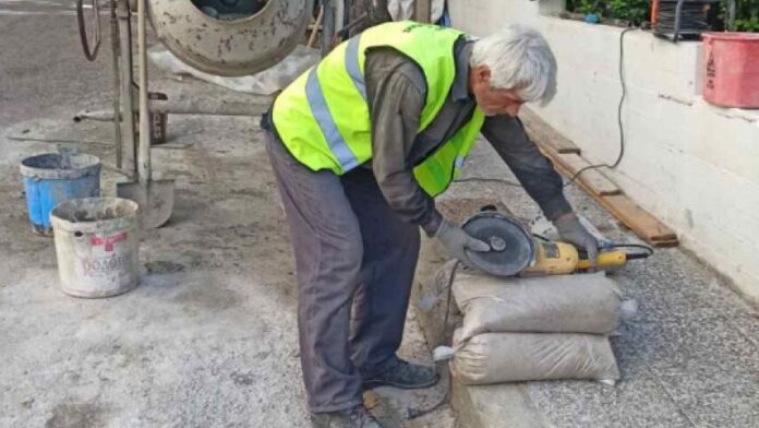 Ανακαίνιση πεζοδρομίων στη Δημοτική Κοινότητα Πεύκης