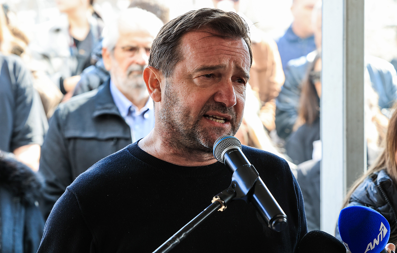 Νίκος Πλακιάς για τις τοποθετήσεις Καραχάλιου για τη Μαρία Καρυστιανού και το «Κύμα»: «Ακόμα ανακατεύεται το στομάχι μου»