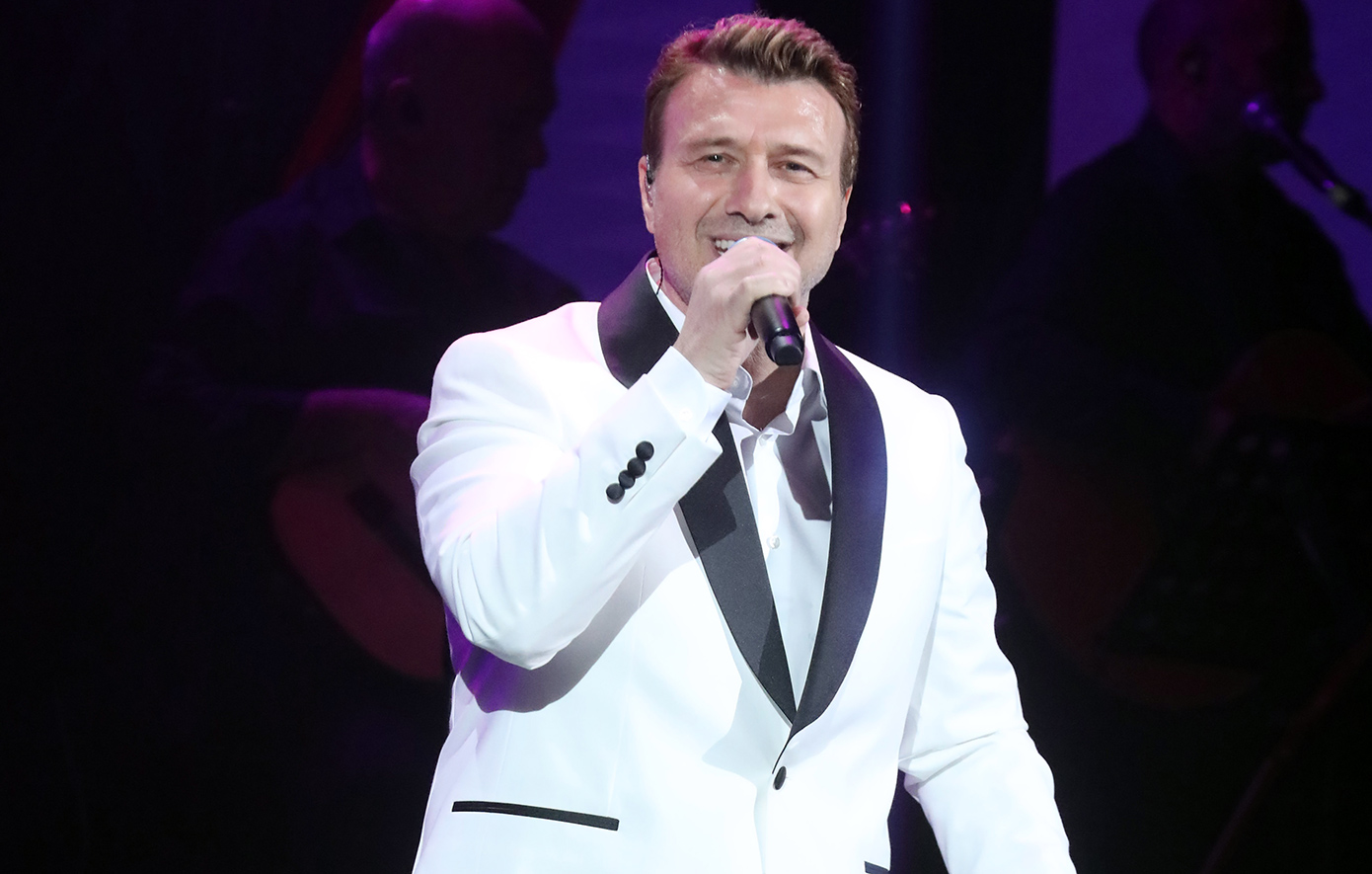 Φυλάκιση 18 μηνών με αναστολή στη 48χρονη stalker του Γιάννη Πλούταρχου – Πίσω από τα κάγκελα αν τον πλησιάσει στα 500 μέτρα