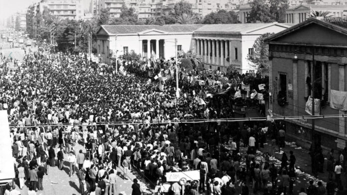 Άρχισαν οι τριήμερες εκδηλώσεις για την 52η επέτειο του Πολυτεχνείου – Δείτε εικόνες