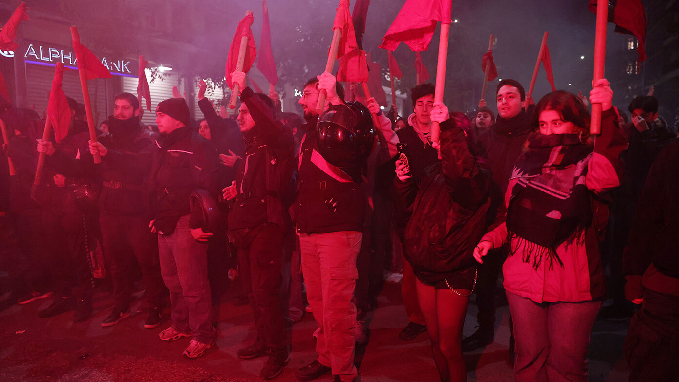 Ολοκληρώθηκε η πορεία για την 52η μνημειώδη επέτειο του Πολυτεχνείου στη Θεσσαλονίκη