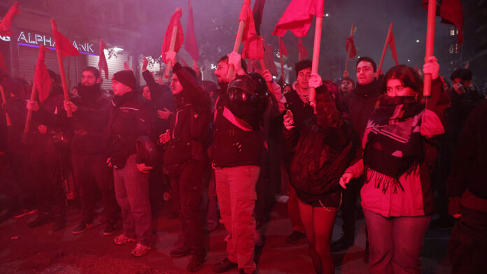 Ολοκληρώθηκε η πορεία για την 52η μνημειώδη επέτειο του Πολυτεχνείου στη Θεσσαλονίκη