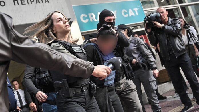 Σαλαμίνα: Οι κενές μνήμες, οι «παράξενες» ερωτήσεις πριν το έγκλημα και τα βίντεο που αποκάλυψαν την 46χρονη