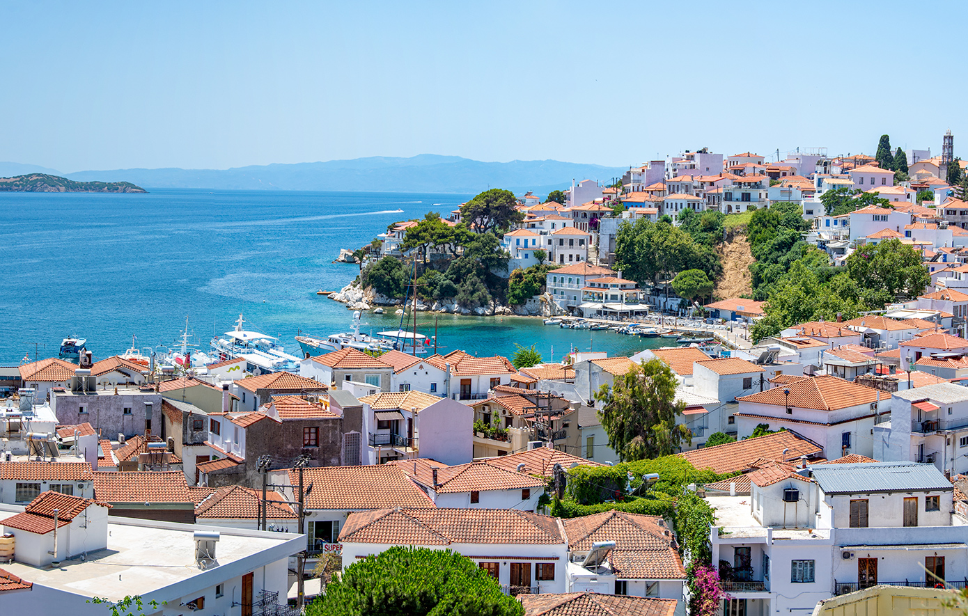 «Η απαράμιλλη γοητεία της Σκιάθου»: Επαίνους για το νησί από την επικεφαλής του Ιταλικού Οργανισμού Τουρισμού