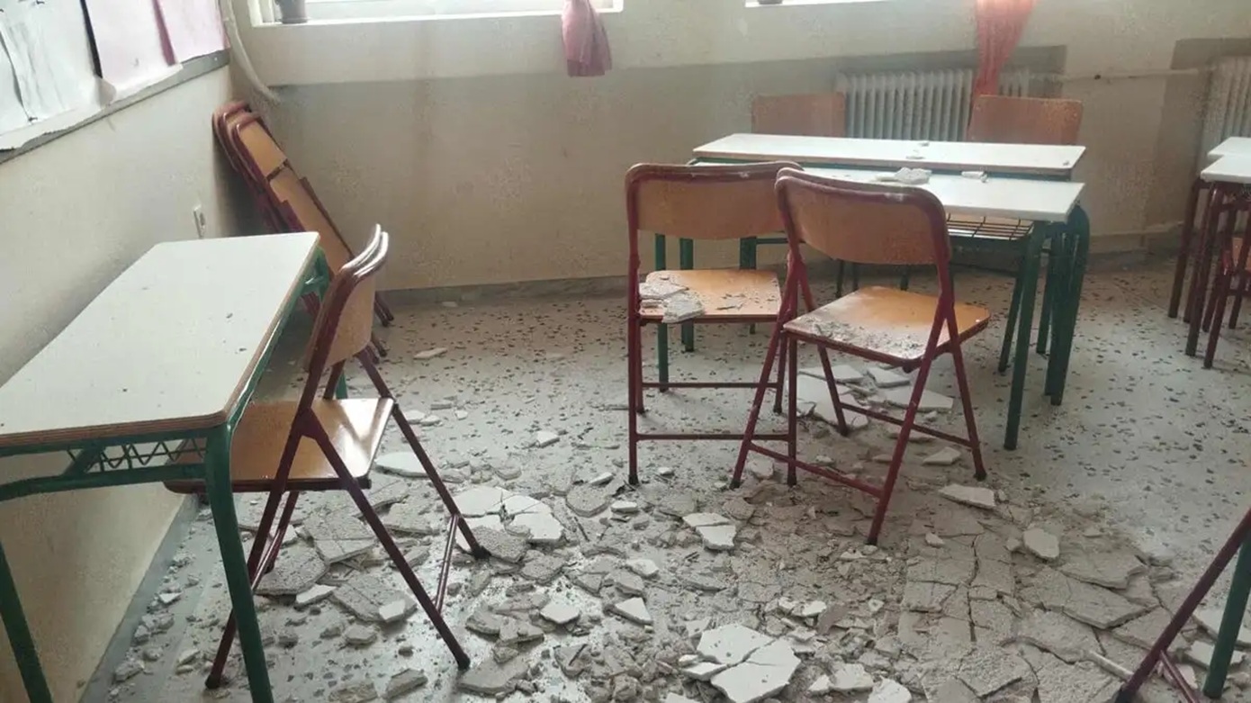 Σοβάδες κατέρρευσαν σε σχολείο στο Πόρτο Ράφτη κατά τη διάρκεια μαθήματος – Δύο παιδιά τραυματίστηκαν