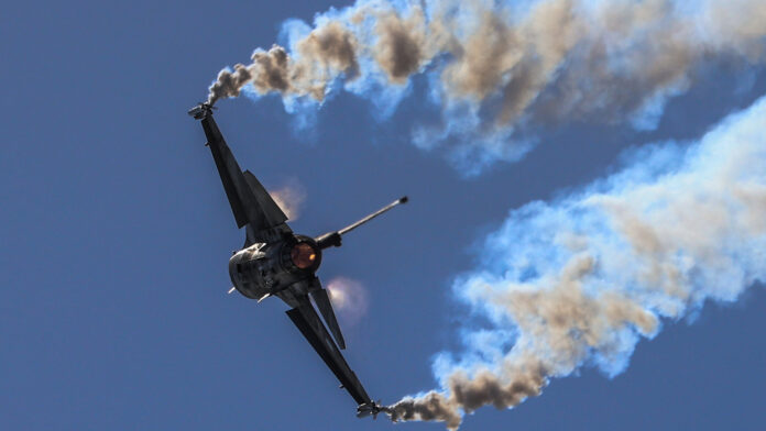 F-35, Rafale και «Ζευς» καθήλωσαν μικρούς και μεγάλους στον Φλοίσβο – Θεαματικό airshow για τη γιορτή της Πολεμικής Αεροπορίας