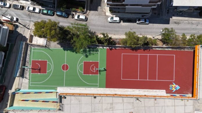 Από θαύμα γλίτωσαν μαθητές στο Πέραμα: Έπεσε ταβάνι στο 1ο ΕΠΑΛ – «Η κατάσταση δεν πάει άλλο»
