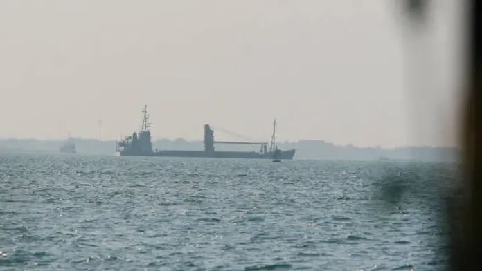 Η Δύση αδυνατεί να σταματήσει το πετρέλαιο: Μυστικοί στόλοι μεταφέρουν τον «μαύρο χρυσό» από Ρωσία, Βενεζουέλα και Ιράν