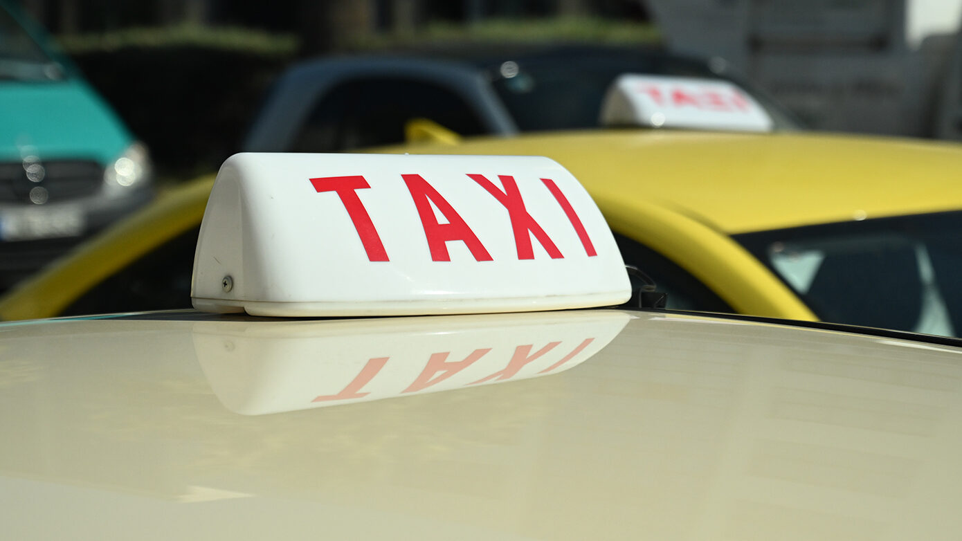 Οδηγούσε ταξί χωρίς δίπλωμα οδήγησης – Χειροπέδες σε 34χρονο στη Θεσσαλονίκη