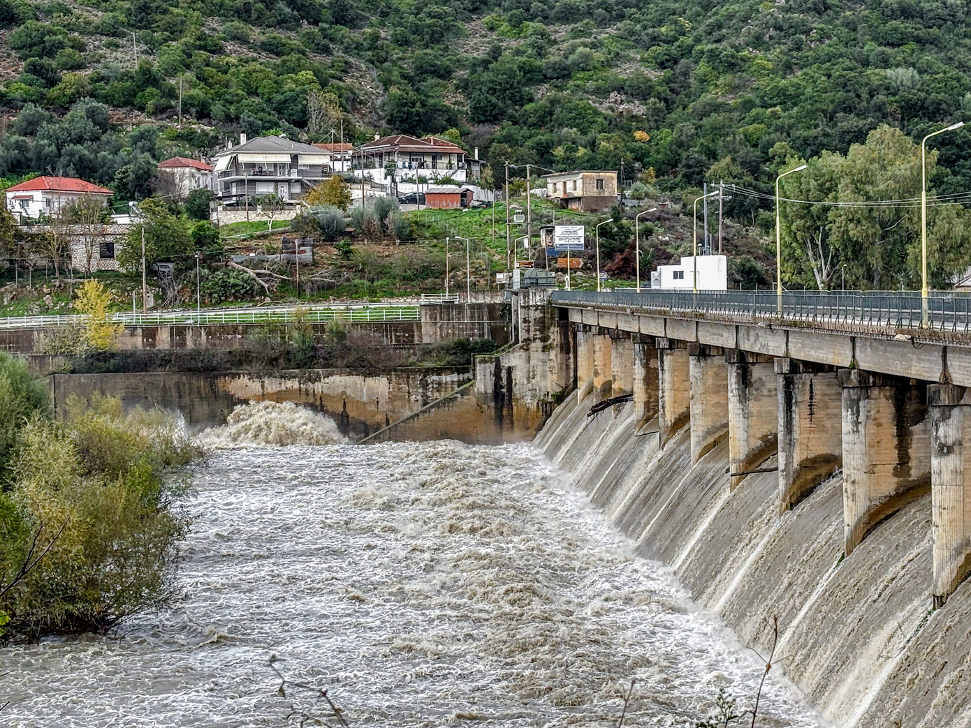 «Αποκάλυψη» από τις πλημμύρες στην Ήπειρο – Στη δίνη της κακοκαιρίας η Δυτική Ελλάδα – Κλιμάκιο Πολιτικής Προστασίας στην Κέρκυρα
