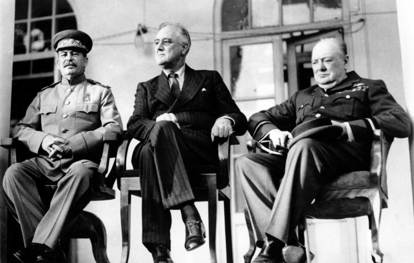 Σαν σήμερα 28 Νοεμβρίου: Οι «Τρεις Μεγάλοι» καθορίζουν την πτώση των Ναζί – Το «μαύρο χιούμορ» του Στάλιν που εξόργισε τον Τσώρτσιλ