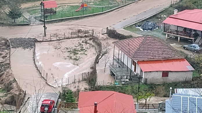 Σοβαρά προβλήματα σε χωριά του δήμου Μετεώρων από τις βροχοπτώσεις και τις κατολισθήσεις