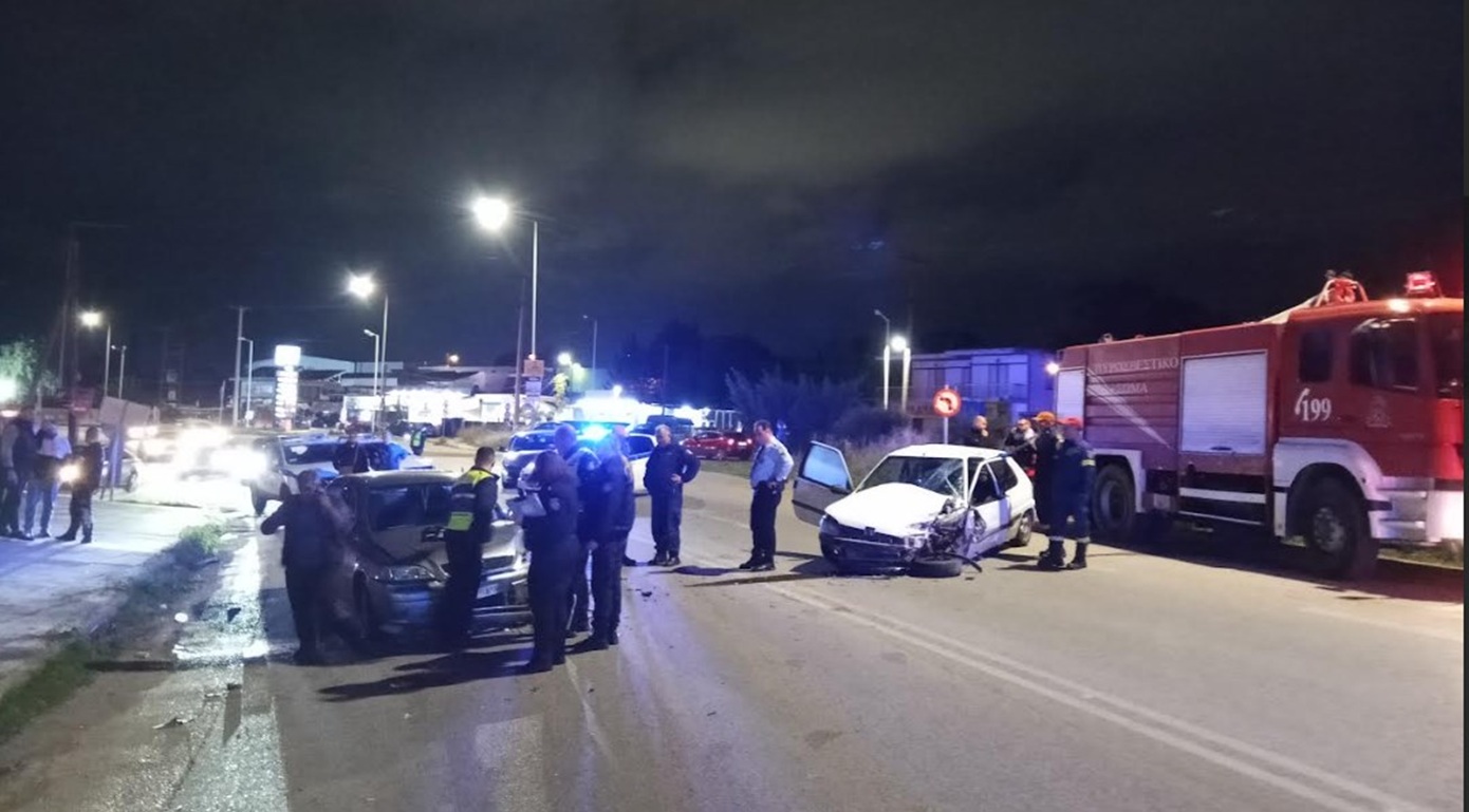 Βίαιη σύγκρουση οχημάτων στο Αγρίνιο – Τρεις τραυματίες, μεταξύ τους και παιδί