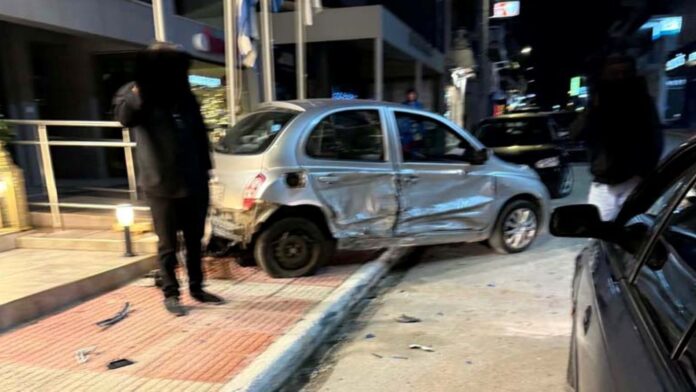 Συγκλονιστικό βίντεο από το δυστύχημα με έναν 24χρονο νεκρό στη Λούτσα – Η στιγμή που το όχημα χτυπά τους πεζούς