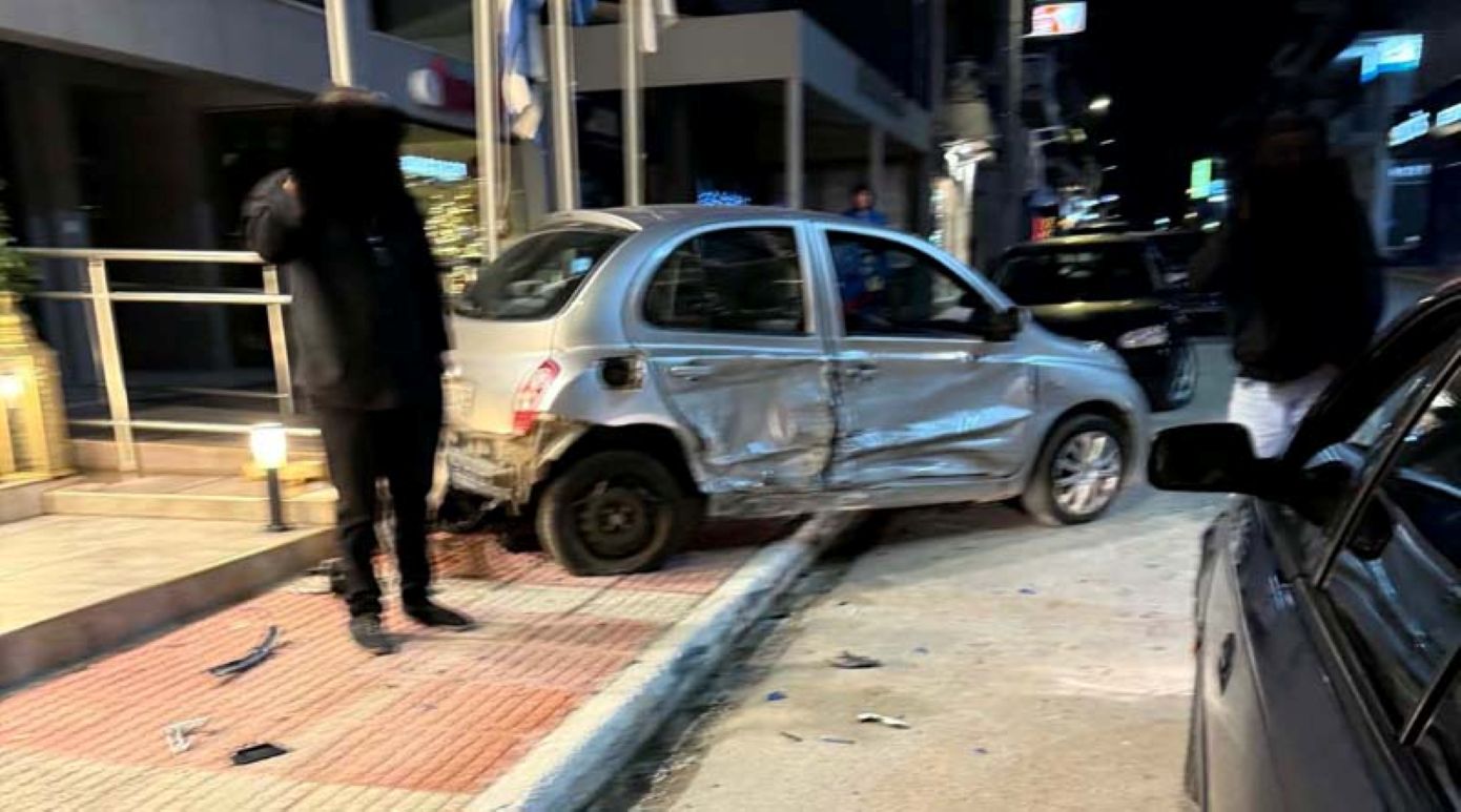 Συγκλονιστικό βίντεο από το δυστύχημα με έναν 24χρονο νεκρό στη Λούτσα – Η στιγμή που το όχημα χτυπά τους πεζούς