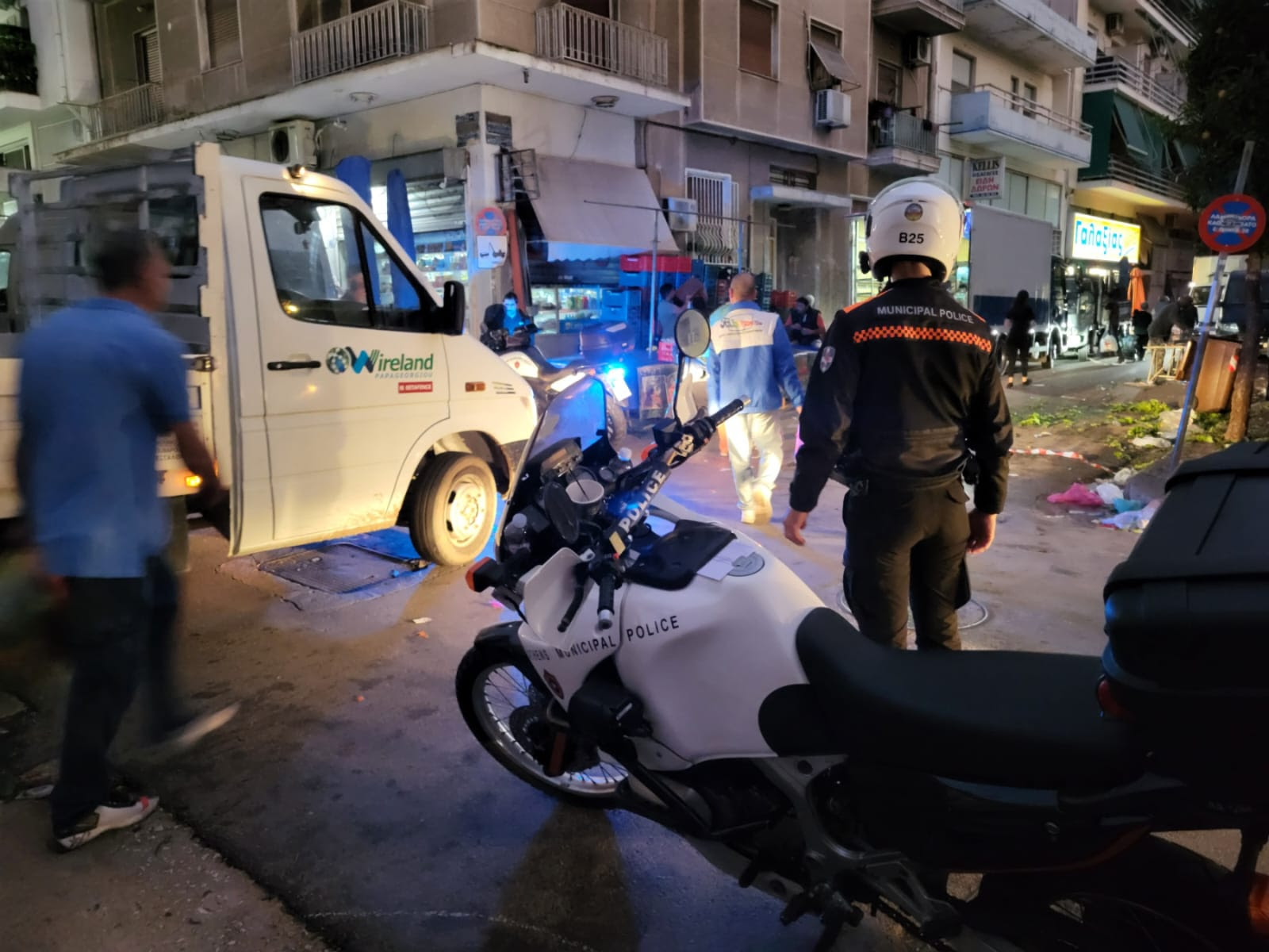 Χάρης Δούκας: «Στην Αθήνα καταπολεμούμε την ανομία και το παρεμπόριο»