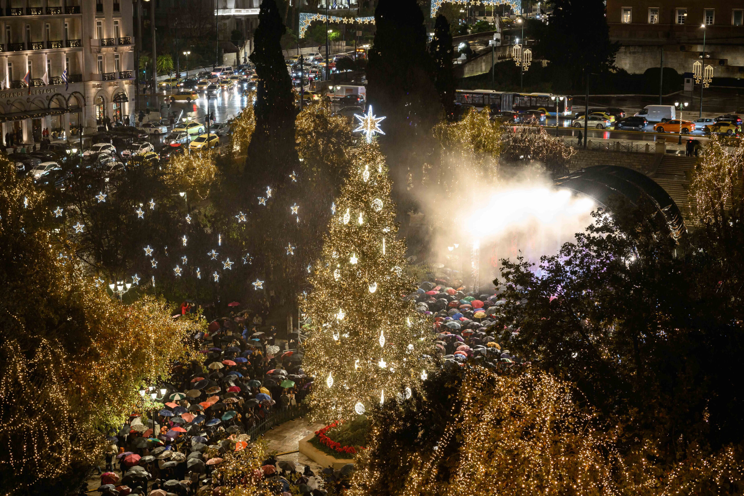 Εντυπωσιακή εκδήλωση στο Σύνταγμα από τον Δήμο Αθηναίων