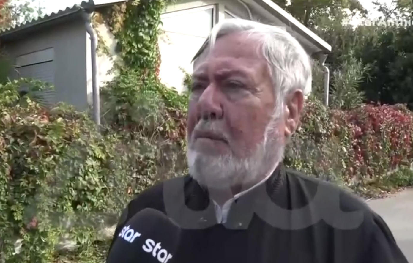 «Τα όπλα είναι για την πατρίδα σε κίνδυνο», δηλώνει ο ιερέας που εκφώνησε τον επικήδειο της 56χρονης στα Βορίζια