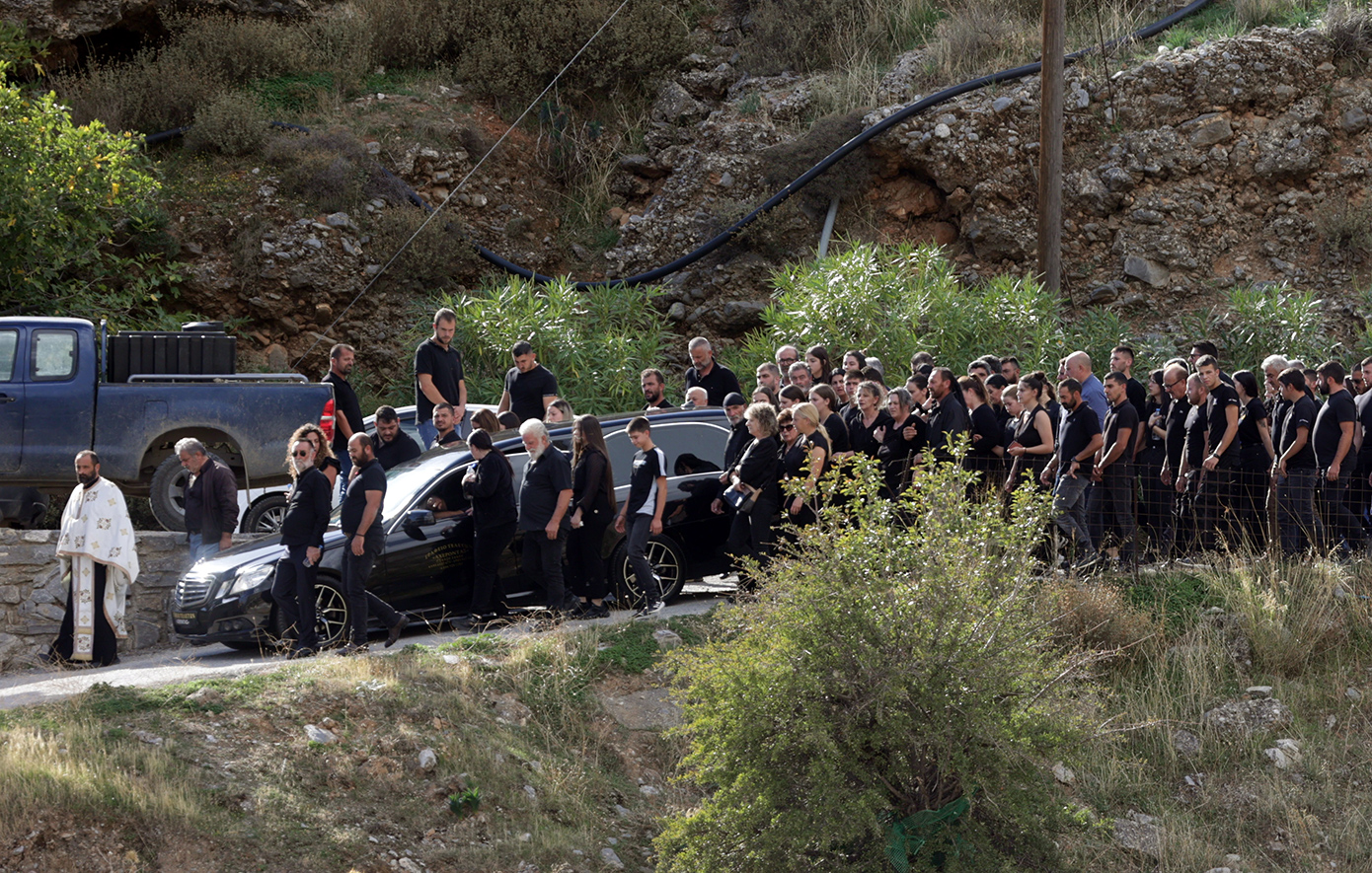 Βορίζια Κρήτης: Ο θρήνος της χήρας και η αγανάκτηση της μητέρας του 39χρονου που σκοτώθηκε στην αιματηρή βεντέτα