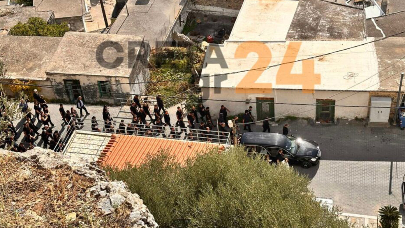 Κραυγές και θλίψη στην κηδεία του 39χρονου στα Βορίζια: «Σ’ αγαπώ! Σ’ αγαπώ μ’ ακούς;» – Το χωριό ντυμένο στα μαύρα μετά το μακελειό