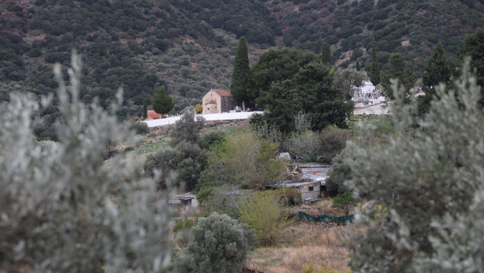 «Σπαρακτικό» το μοιρολόι της μητέρας της 56χρονης που έχασε τη ζωή της από σφαίρα στη βεντέτα στα Βορίζια