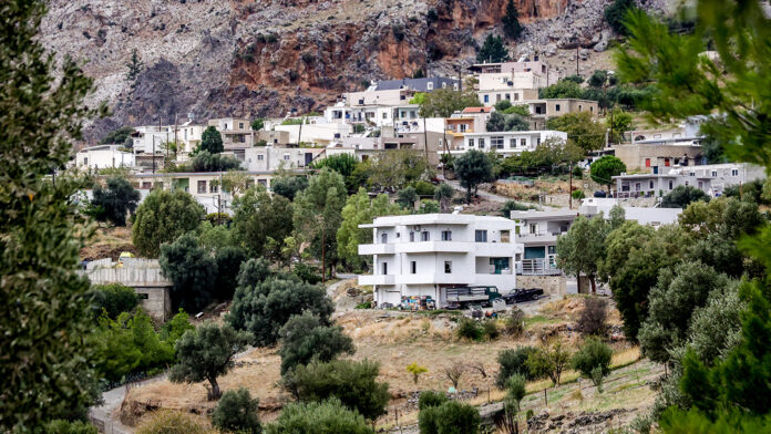 Βεντέτα στα Βορίζια: Συγκινεί ο αδερφός της 56χρονης – «Εγώ ανακάλυψα την αδερφή μου πεσμένη στον δρόμο»