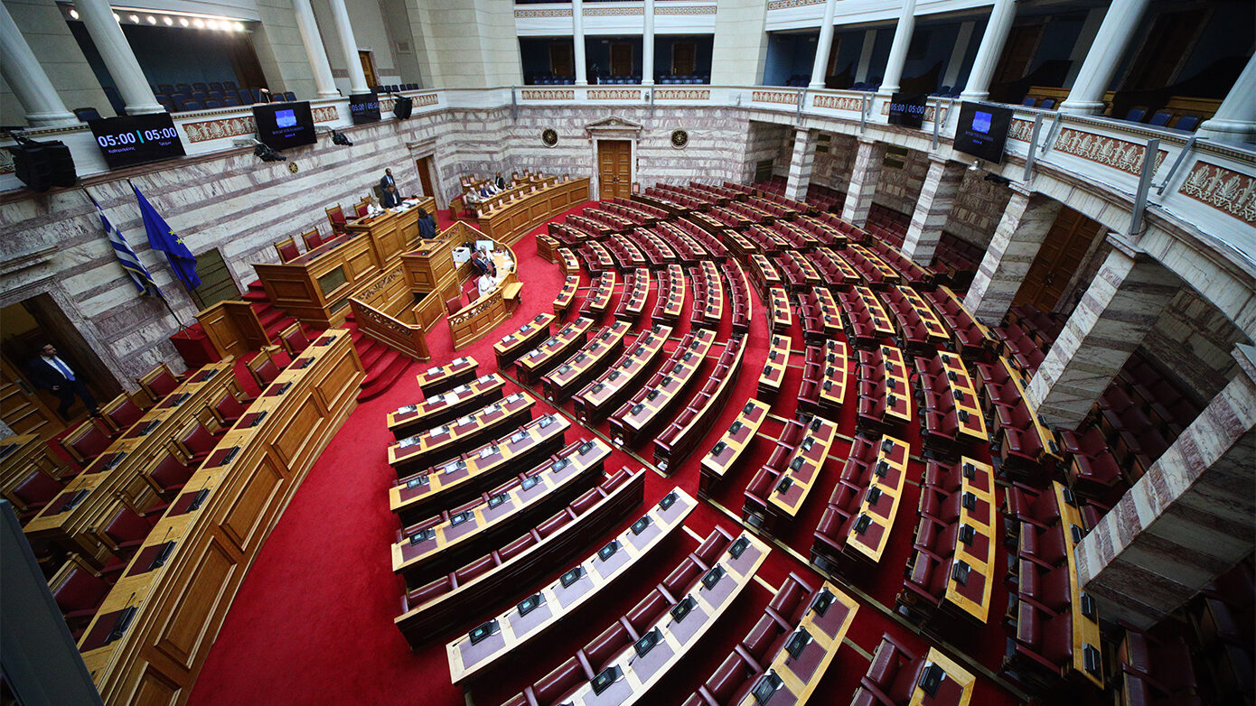 Σήμερα στη Βουλή το νέο φορολογικό νομοσχέδιο: Γιατί η Νέα Δημοκρατία απαιτεί ονομαστική ψηφοφορία