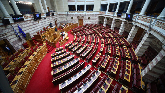 Σήμερα στη Βουλή το νέο φορολογικό νομοσχέδιο: Γιατί η Νέα Δημοκρατία απαιτεί ονομαστική ψηφοφορία