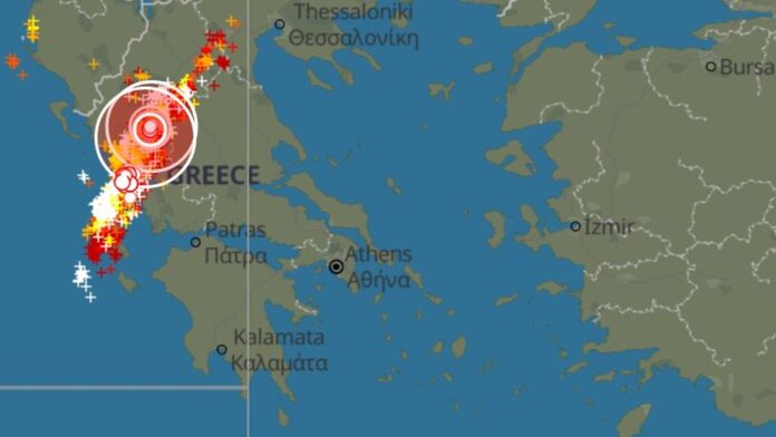 «Γραμμή λαίλαπας 200 χιλιομέτρων» στα βορειοδυτικά – Η εξέλιξη του καιρού τις επόμενες ημέρες