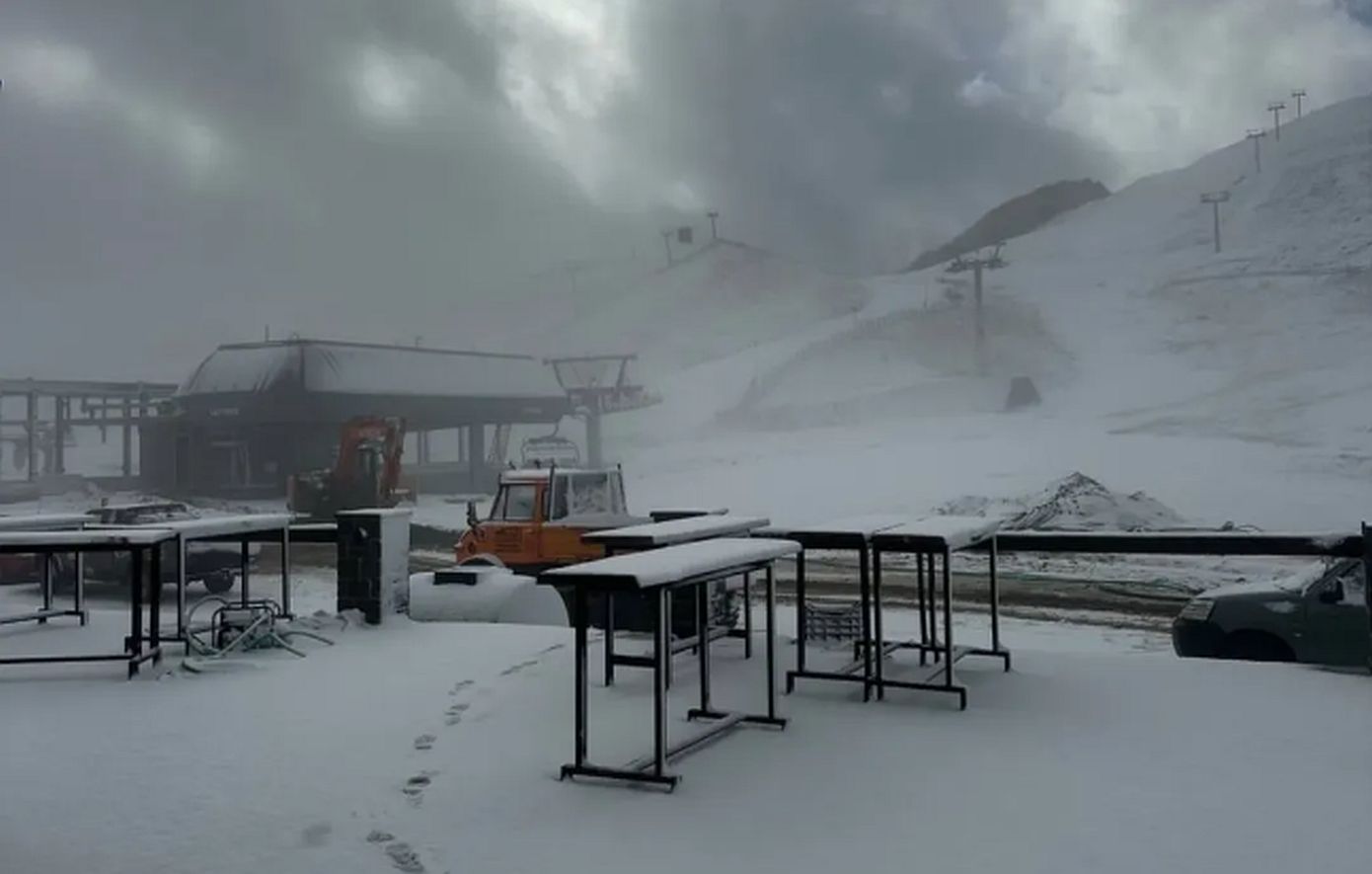 Χιονισμένα τοπία στα χιονοδρομικά κέντρα Ηπείρου και Μακεδονίας – Δείτε εικόνες